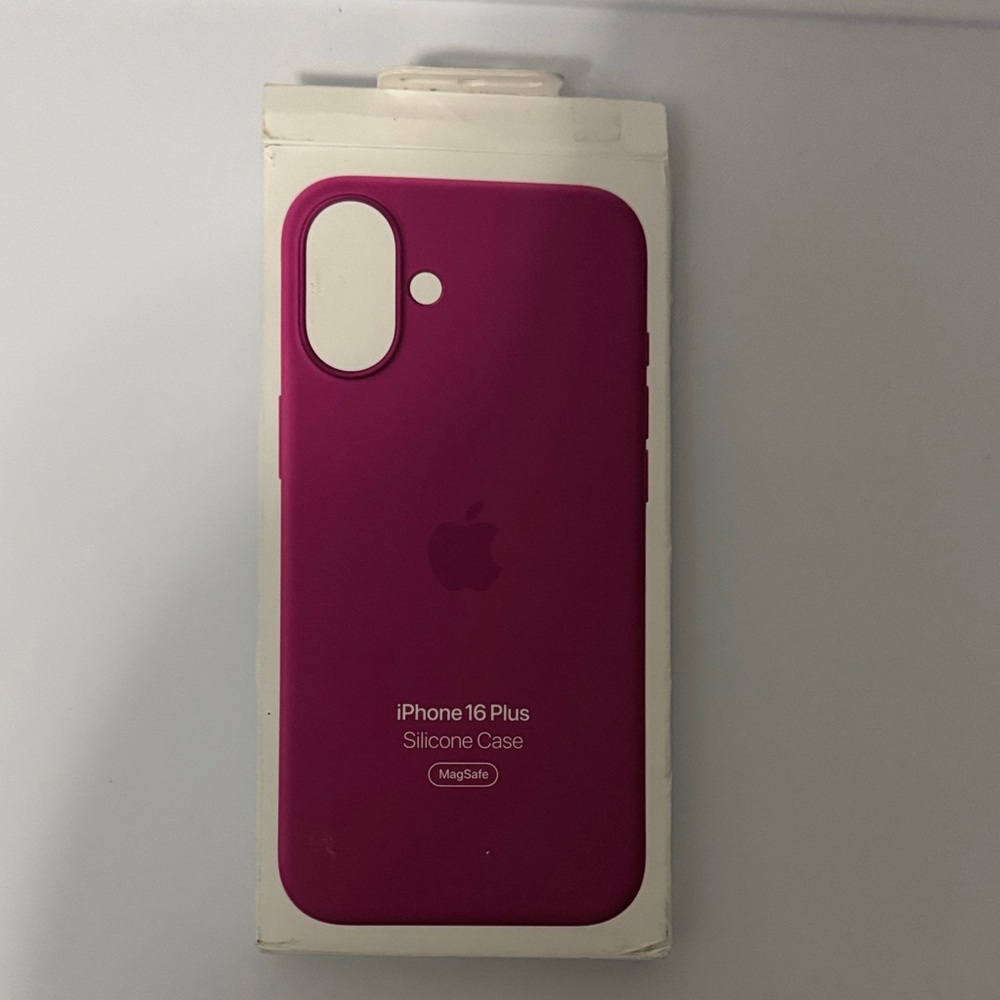 Apple iPhone 16 Plus MagSafe Silicone Case - Magenta